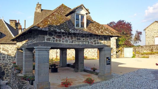 L'église - 12e siècle Saint-Martin-Valmeroux